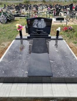 Памятник двойной 102